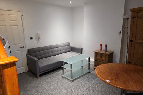 Chester Road, Manchester, M15