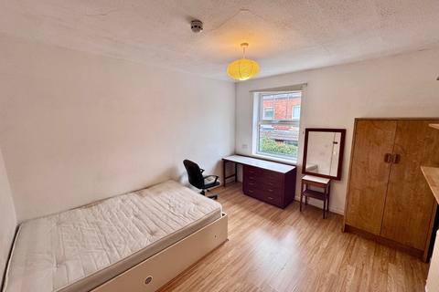 6 bedroom house to rent, Frederick Grove, Nottingham, NG7
