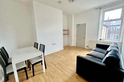 3 bedroom flat to rent, Simonside Terrace, Newcastle upon Tyne, NE6