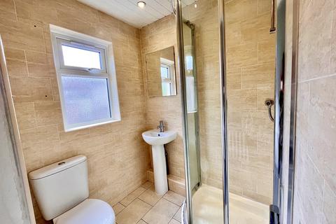 3 bedroom flat to rent, Simonside Terrace, Newcastle upon Tyne, NE6