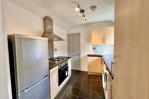 3 bedroom flat to rent, Simonside Terrace, Newcastle upon Tyne, NE6