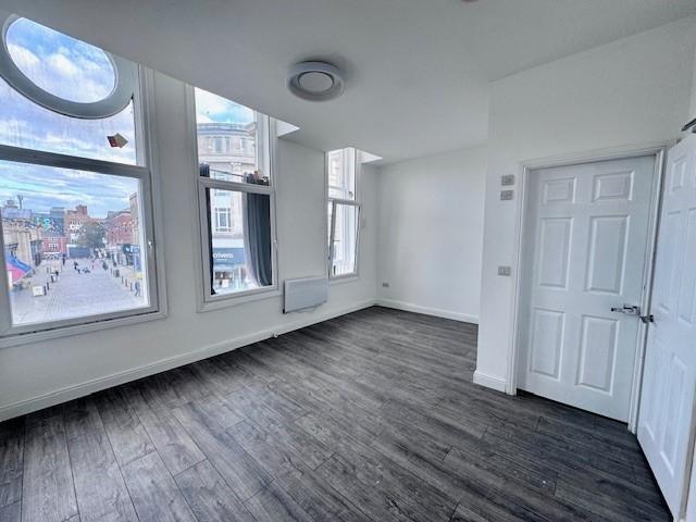 Bedroom/Living area
