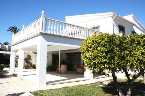 11 bedroom villa, Cabo Roig beachside