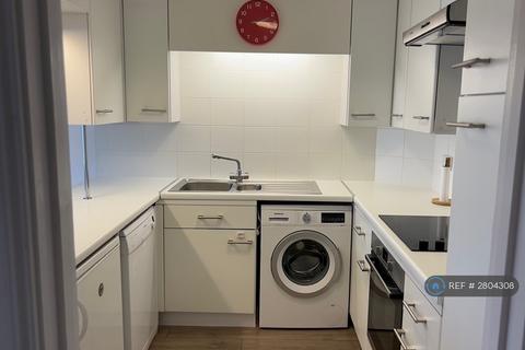 2 bedroom terraced house to rent, Spencer Walk, Putney, SW15
