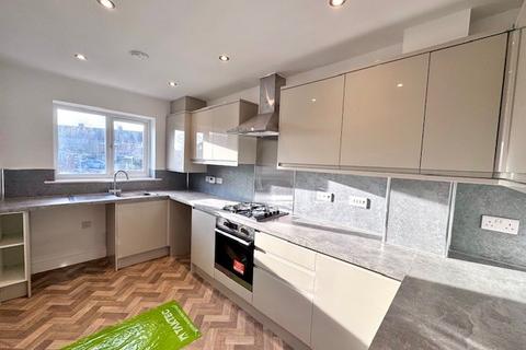 3 bedroom semi-detached house to rent, Abraham Fold, Manchester, M38