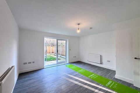 3 bedroom semi-detached house to rent, Abraham Fold, Manchester, M38