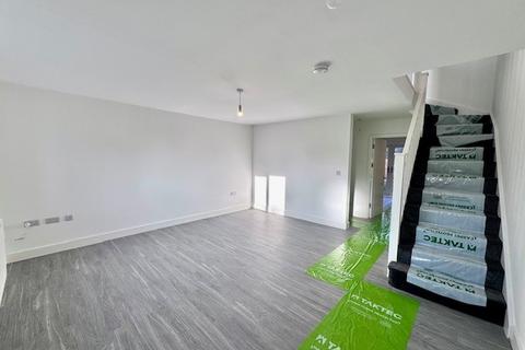 3 bedroom semi-detached house to rent, Abraham Fold, Manchester, M38