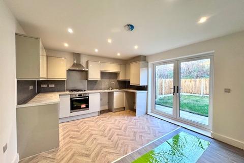 3 bedroom semi-detached house to rent, Abraham Fold, Manchester, M38