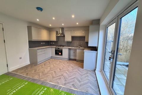3 bedroom semi-detached house to rent, Abraham Fold, Manchester, M38