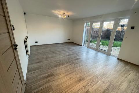 3 bedroom semi-detached house to rent, Norfolk Road, Huntingdon, PE29
