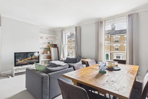3 bedroom flat for sale, Ferndale Road, Clapham North, SW4