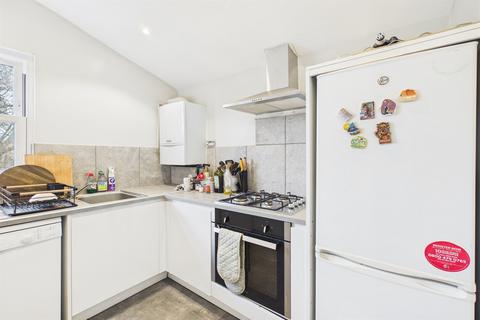 3 bedroom flat for sale, Ferndale Road, Clapham North, SW4