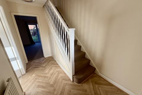 2 bedroom house to rent, The Maples, Peterborough, PE1