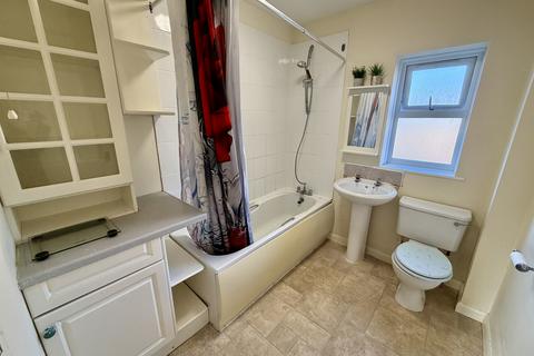 2 bedroom house to rent, The Maples, Peterborough, PE1