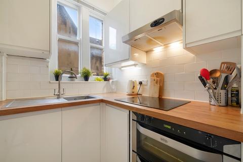 2 bedroom maisonette for sale, Clapham Common North Side, London
