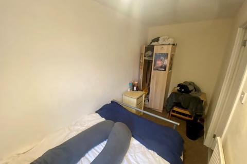 2 bedroom house to rent, Allington Avenue, Nottingham, NG7
