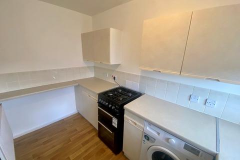 2 bedroom semi-detached house to rent, Heron Drive, Nottingham, NG7