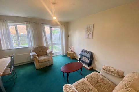 2 bedroom semi-detached house to rent, Heron Drive, Nottingham, NG7