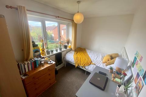 2 bedroom semi-detached house to rent, Heron Drive, Nottingham, NG7