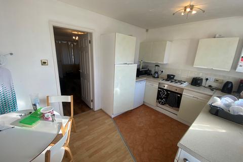 2 bedroom semi-detached house to rent, Peregrine Close, Nottingham, NG7