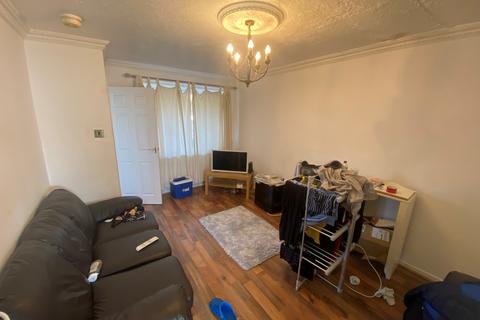 2 bedroom semi-detached house to rent, Peregrine Close, Nottingham, NG7