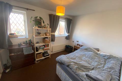 2 bedroom semi-detached house to rent, Peregrine Close, Nottingham, NG7