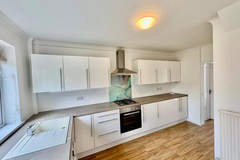 3 bedroom house to rent, Merlin Close, Nottingham, NG11
