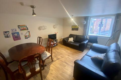 3 bedroom apartment to rent, Tennyson Street, Nottingham, NG7