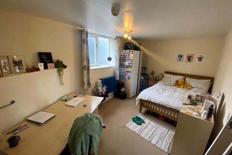 3 bedroom apartment to rent, Tennyson Street, Nottingham, NG7