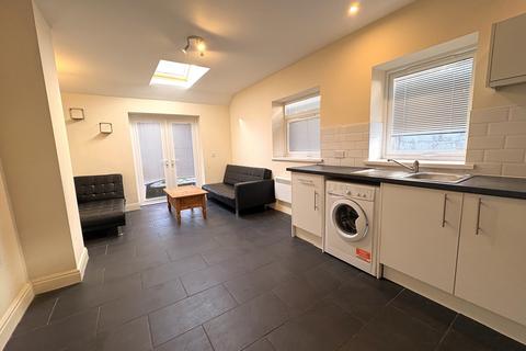2 bedroom flat to rent, City Road, Cardiff CF24