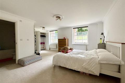 undefined, London Road, Cheltenham, GL52