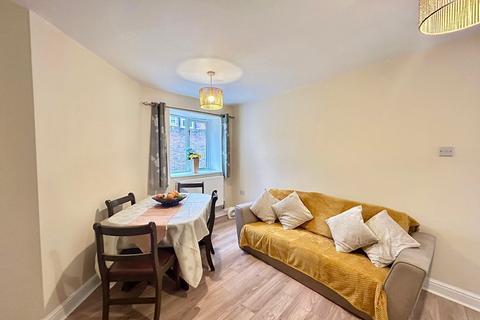3 bedroom apartment to rent, Tennyson Street, Nottingham, NG7
