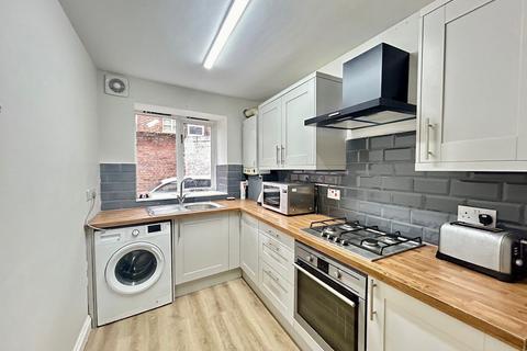 3 bedroom apartment to rent, Tennyson Street, Nottingham, NG7