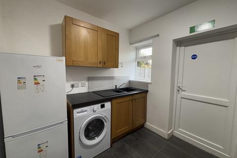 3 bedroom semi-detached house to rent, Webster Road, Walsall, WS2