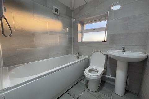 3 bedroom semi-detached house to rent, Webster Road, Walsall, WS2