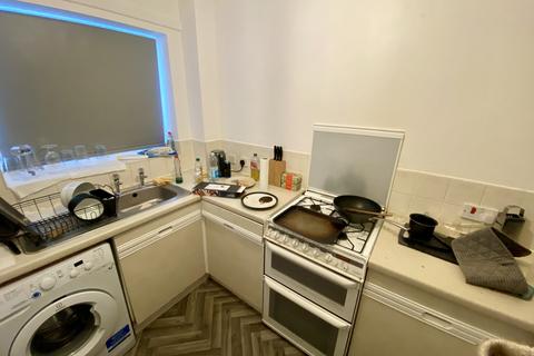 undefined, Falcon Close, Nottingham, NG7