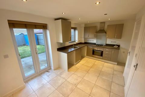 3 bedroom terraced house to rent, Russet Way, Nottingham, NG8