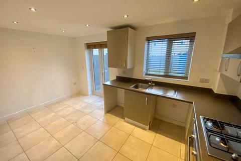 3 bedroom terraced house to rent, Russet Way, Nottingham, NG8