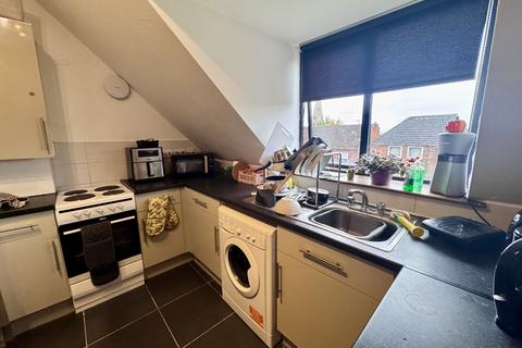 4 bedroom flat to rent, Arthur Street, Nottingham, NG7