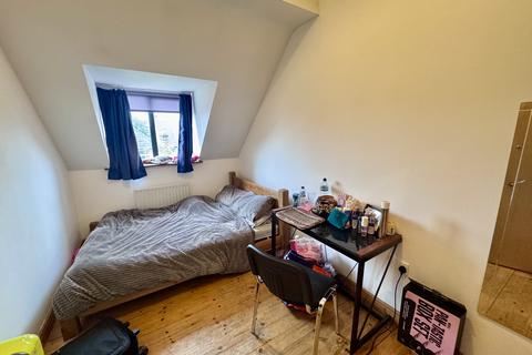 4 bedroom flat to rent, Arthur Street, Nottingham, NG7