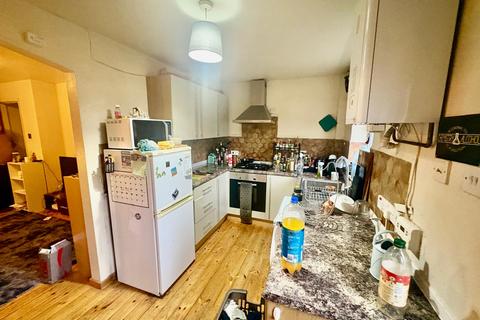 2 bedroom end of terrace house to rent, Cloister Street, Nottingham, NG7