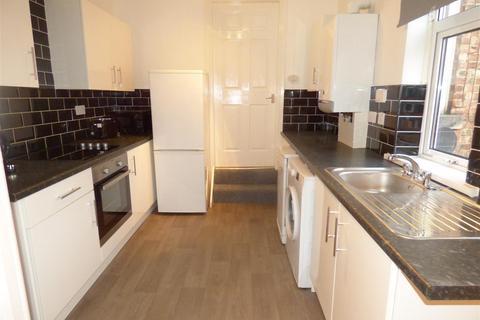 3 bedroom flat to rent, Warton Terrace, Heaton