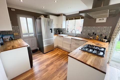 3 bedroom detached house for sale, Llwyn-Y-Groes, Bridgend County Borough, CF31 5AJ