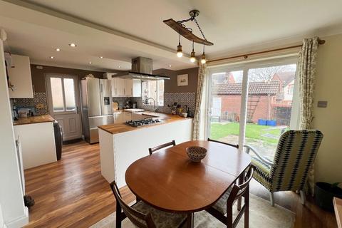 3 bedroom detached house for sale, Llwyn-Y-Groes, Bridgend County Borough, CF31 5AJ