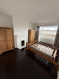 3 bedroom flat to rent, Benfield Road, Newcastle Upon Tyne