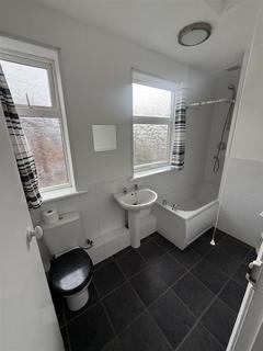 3 bedroom flat to rent, Benfield Road, Newcastle Upon Tyne