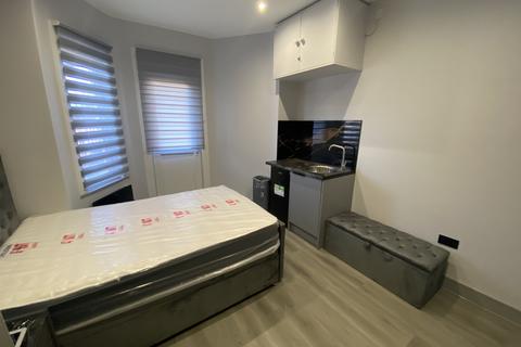 1 bedroom in a house share to rent, Southend-on-Sea, SS2