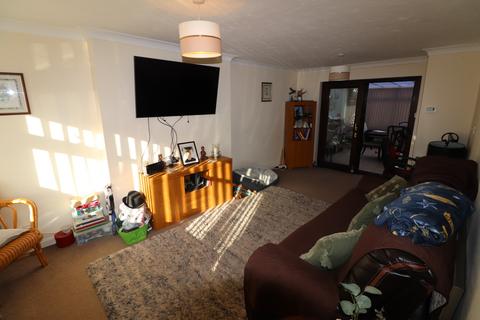 3 bedroom terraced house to rent, Latchetts Shaw, Basildon, SS16