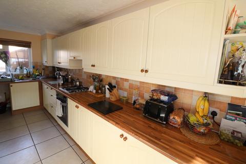 3 bedroom terraced house to rent, Latchetts Shaw, Basildon, SS16
