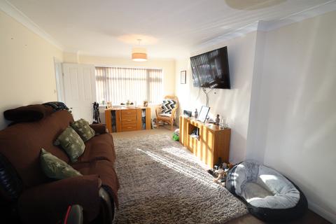 3 bedroom terraced house to rent, Latchetts Shaw, Basildon, SS16